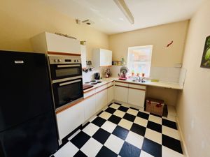 12 Hays Park_Kitchen- click for photo gallery